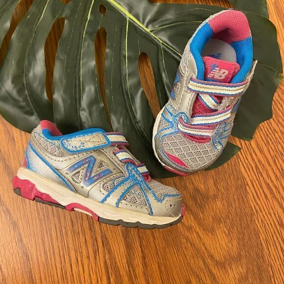 New Balance Silver, Blue & Pink Sneakers Size 3 Toddler - Picture 2 of 4